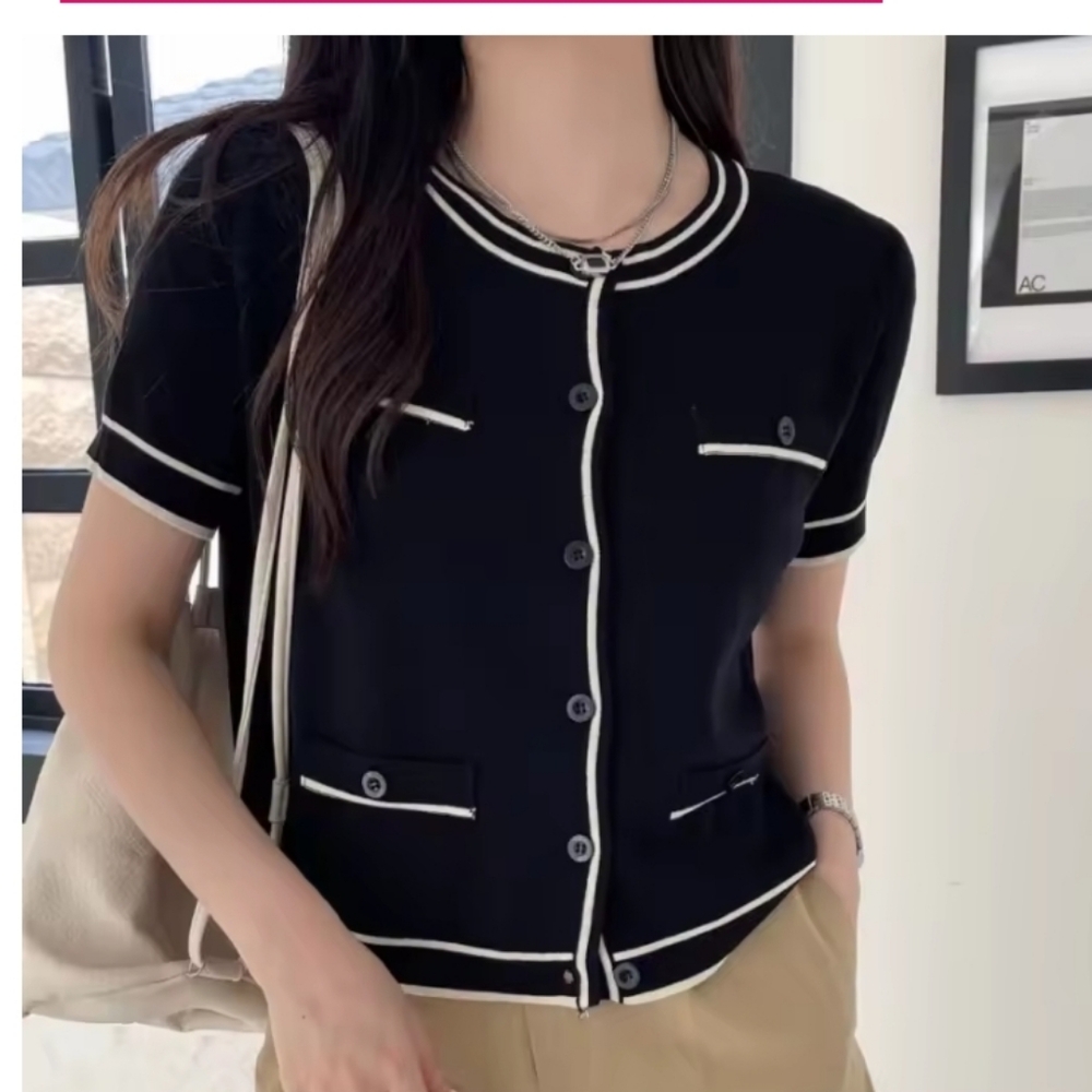 Elegant Black and White Round Neck Stretch Light Knit Top Fake Pockets Free Size